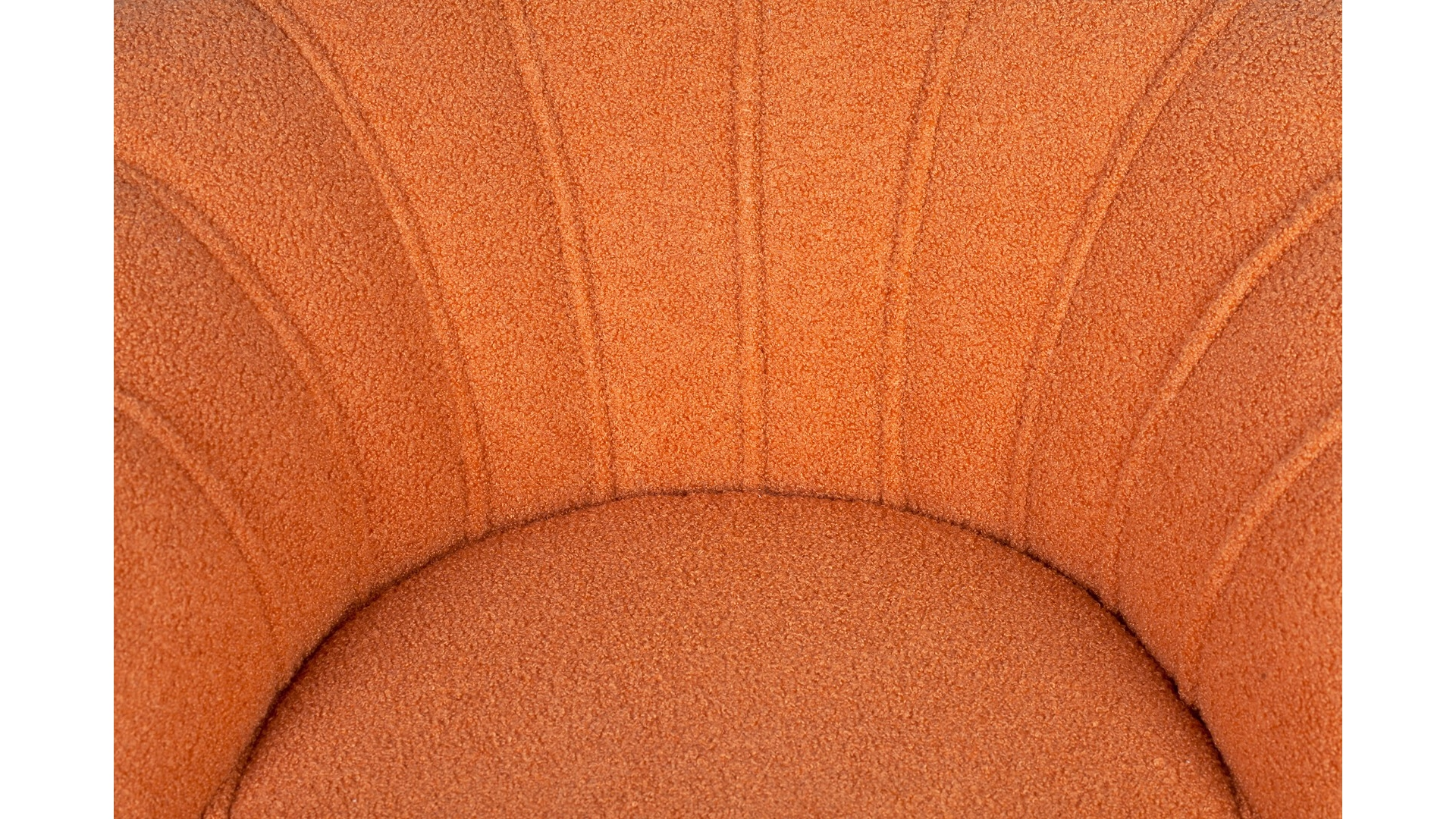 Низкое кресло ракушка Pearl Orange Boucle на черных ножках в интерьере