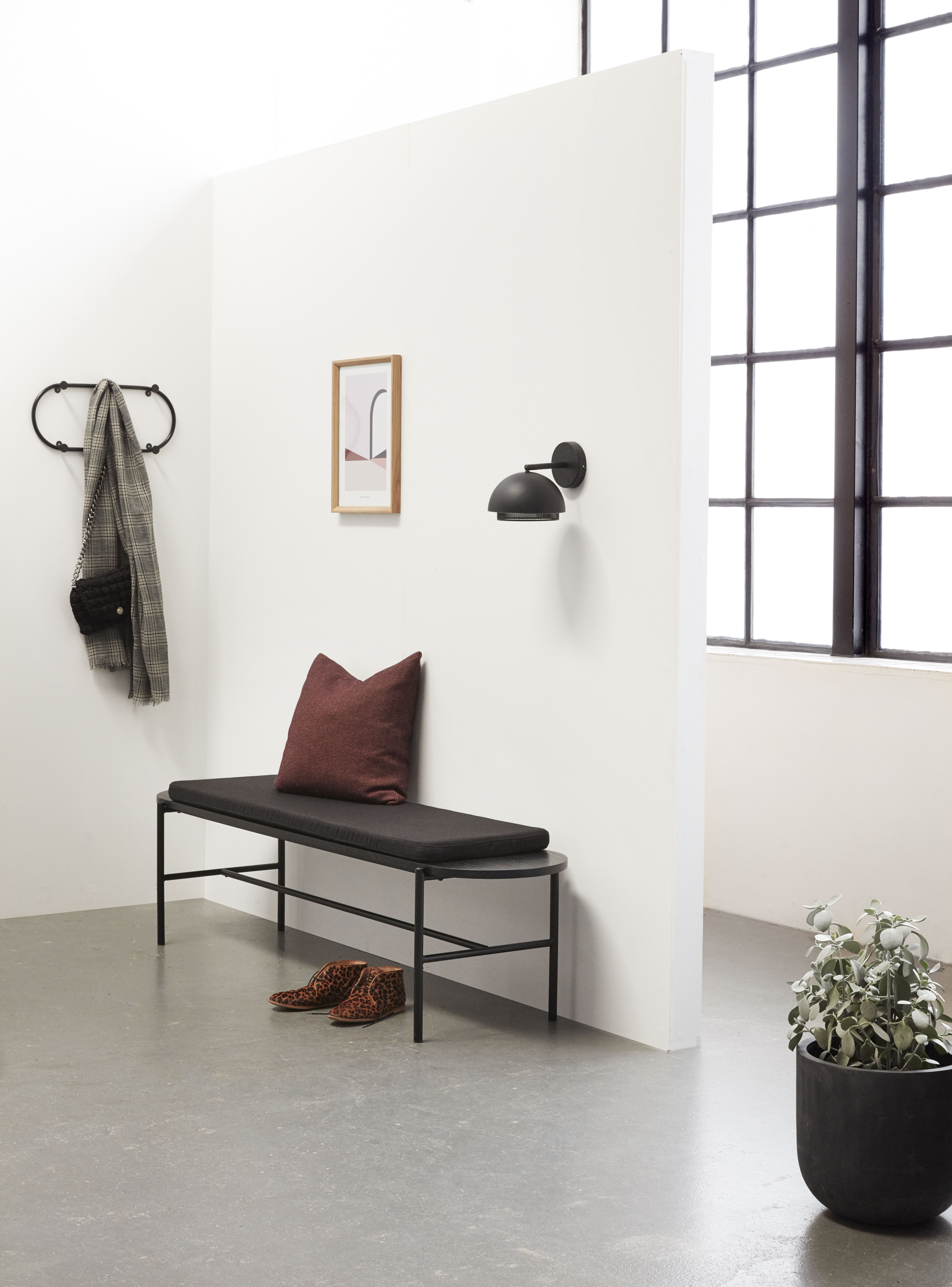 БАНКЕТКА С ПОДУШКОЙ HUBSCH, ДЕРЕВО/МЕТАЛЛ ЧЕРНЫЙ в интернет-магазине