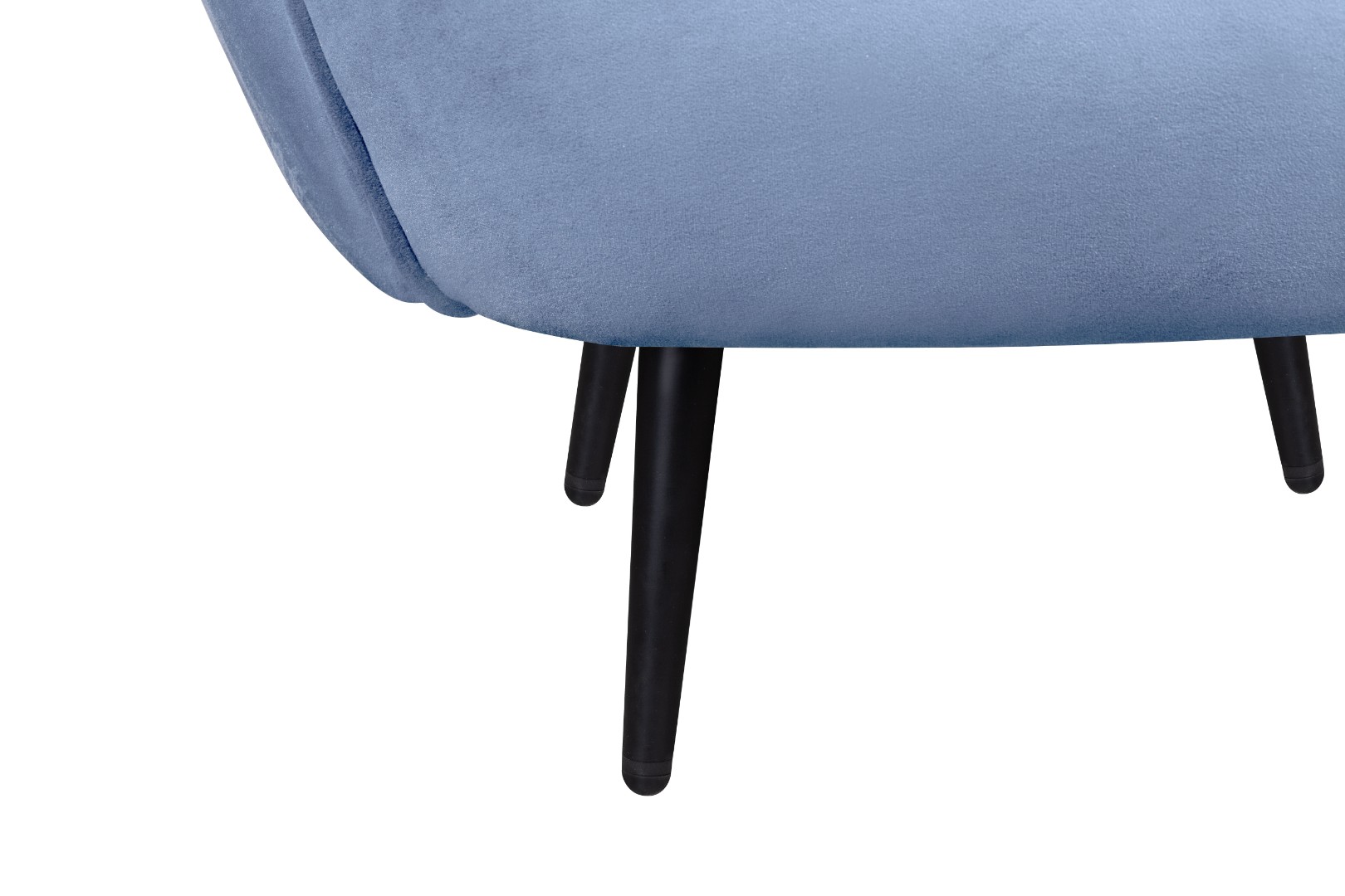 Мягкое кресло Benee Sky на черных ножках в интерьере