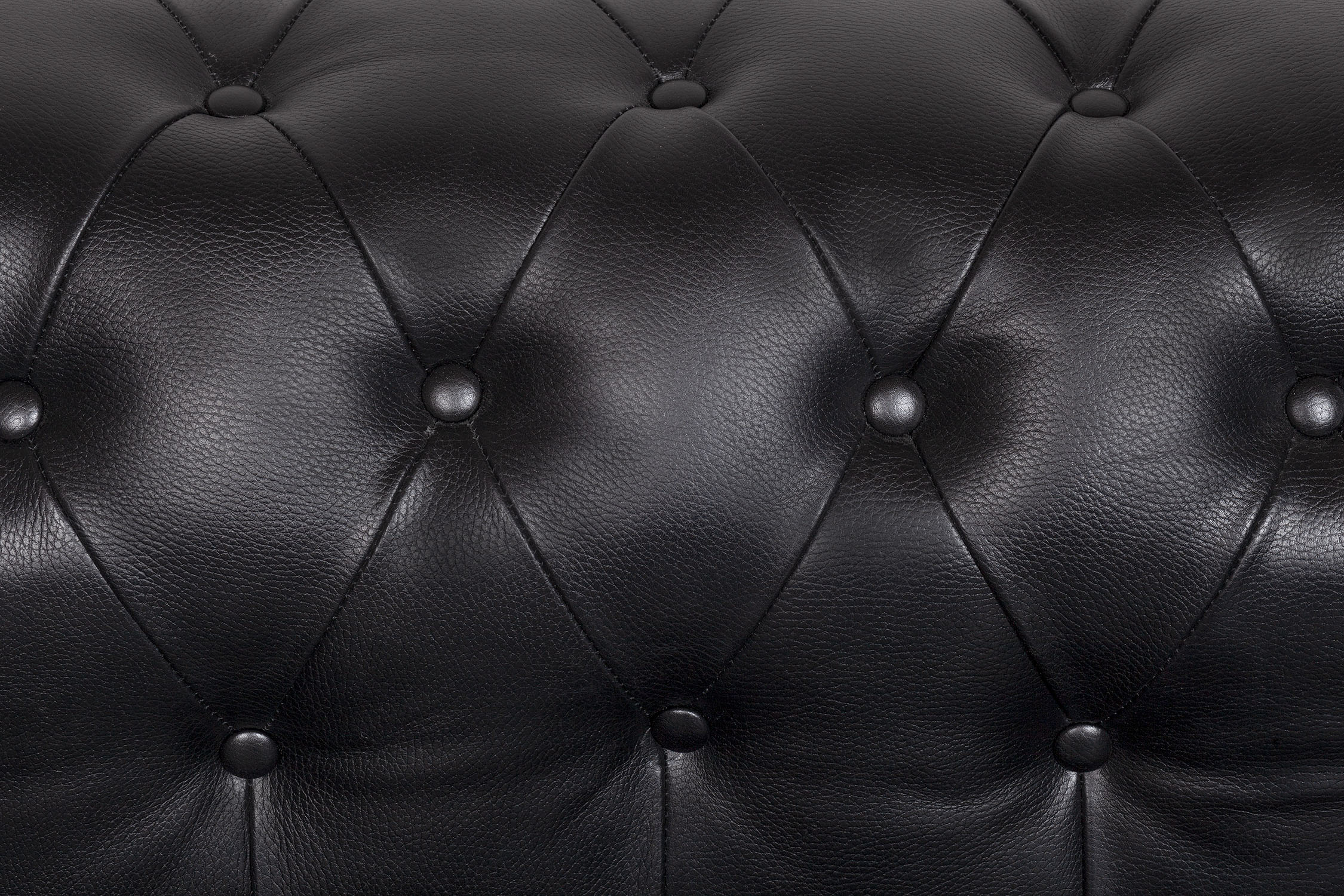 фото Диван из черной кожи Chesterfield Black Leather 2S в интерьере в Москве фото Диван из черной кожи Chesterfield Black Leather 2S в интерьере