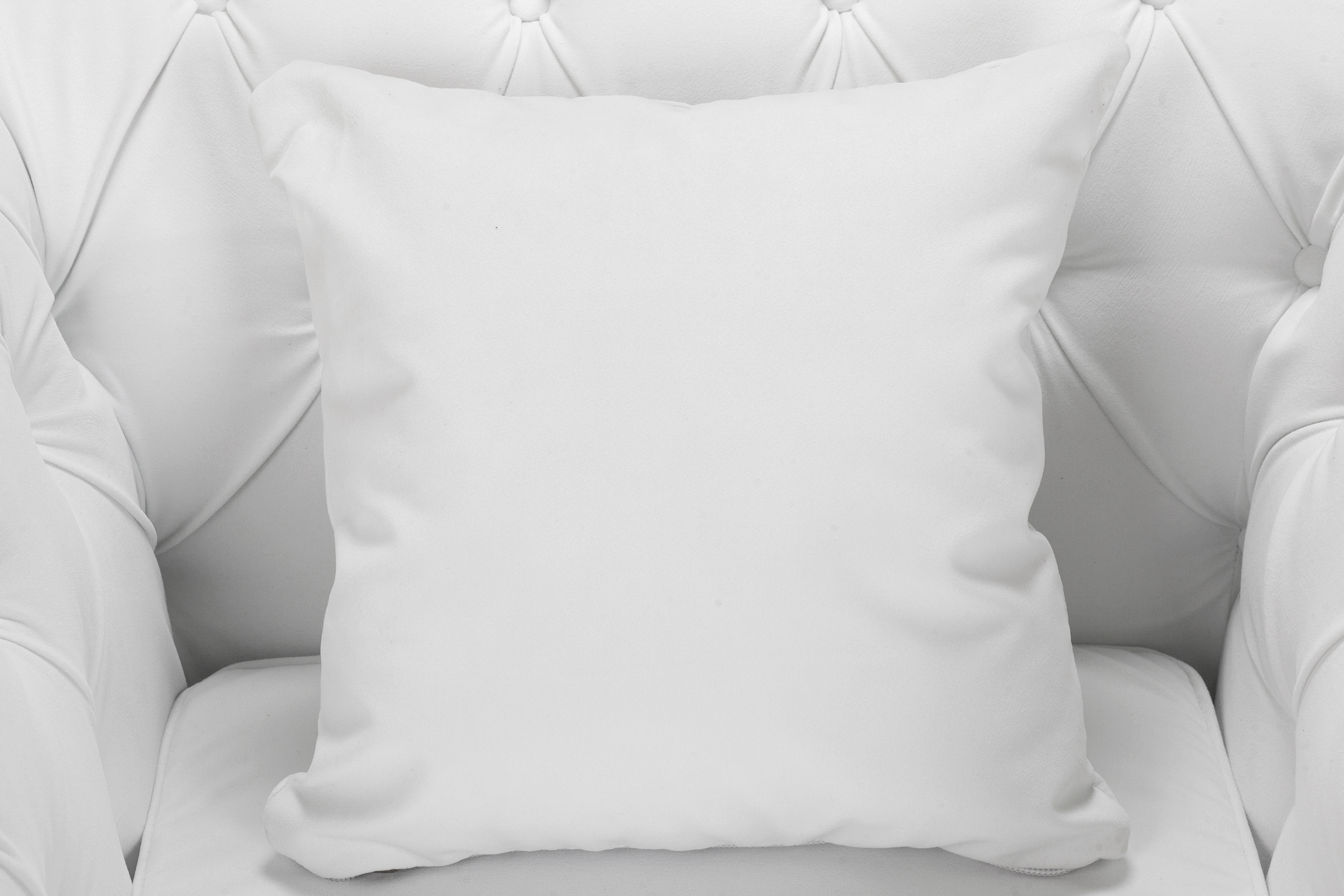 Низкое кресло Dasen White в интерьере в Санкт-Петербурге