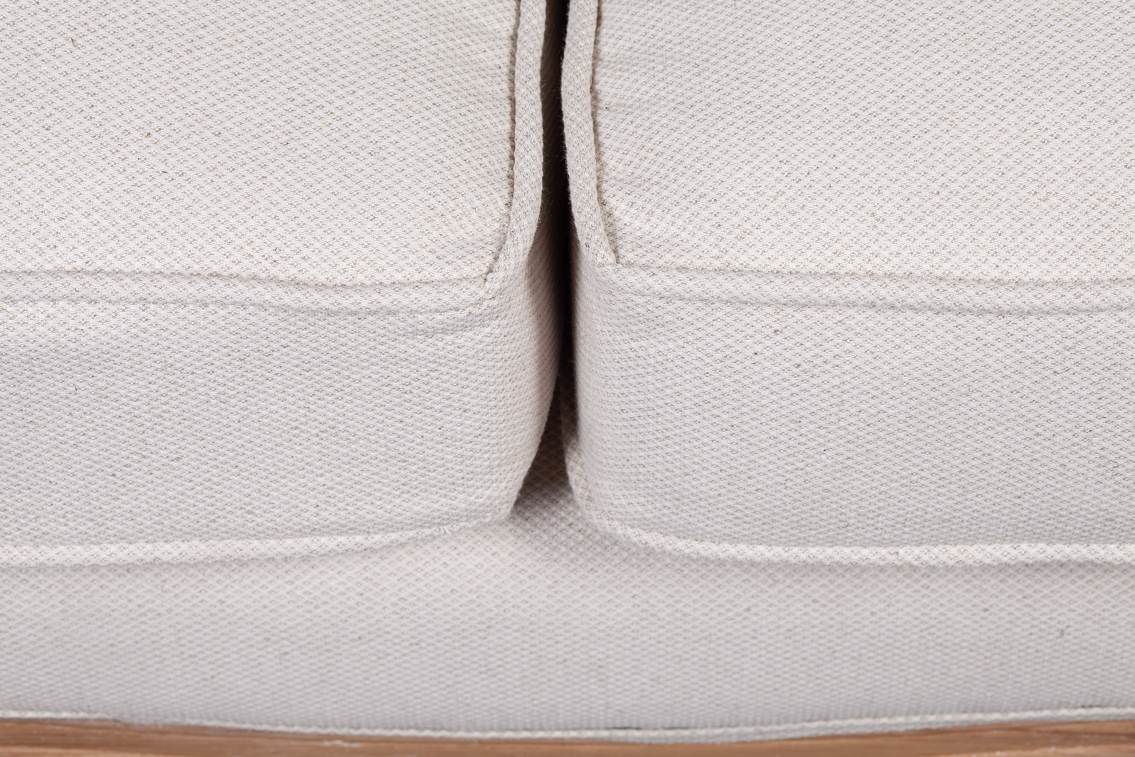 Прямой диван Darcy 3 V2 бежевый в интерьере