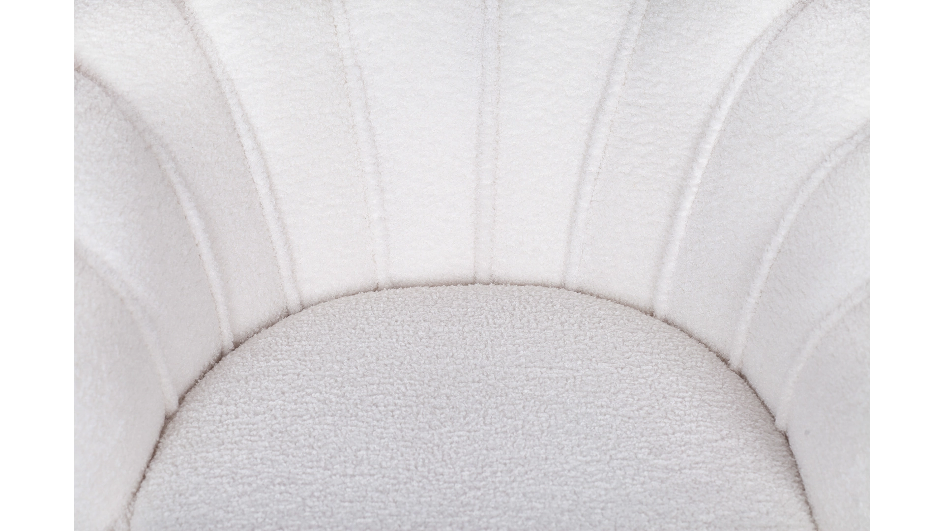 Низкое кресло ракушка Pearl цвет белый на черных ножках в интерьере в Москве Низкое кресло ракушка Pearl цвет белый на черных ножках в интерьере