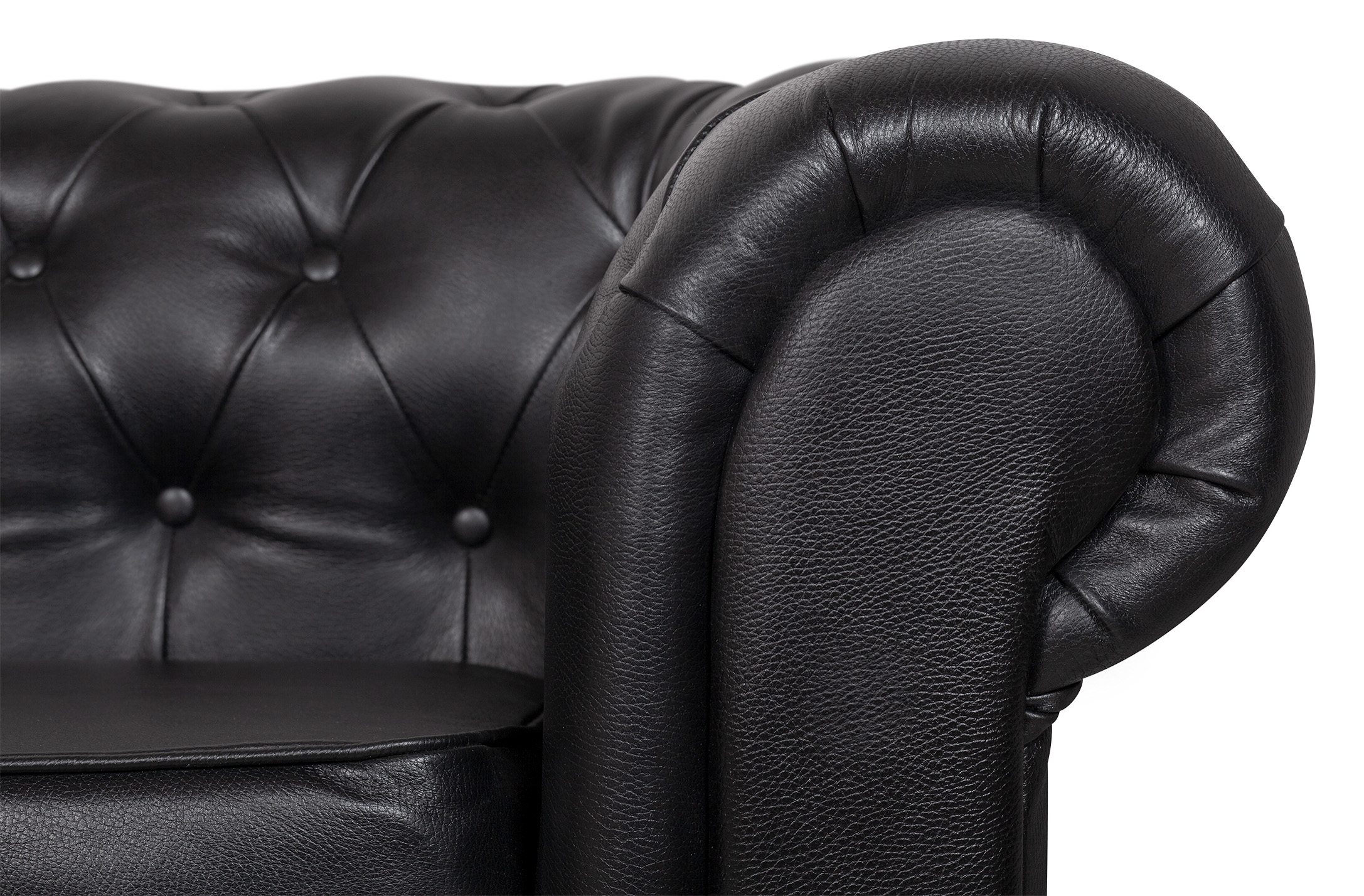 Диван из черной кожи Chesterfield Black Leather 2S в интерьере в Москве Диван из черной кожи Chesterfield Black Leather 2S в интерьере