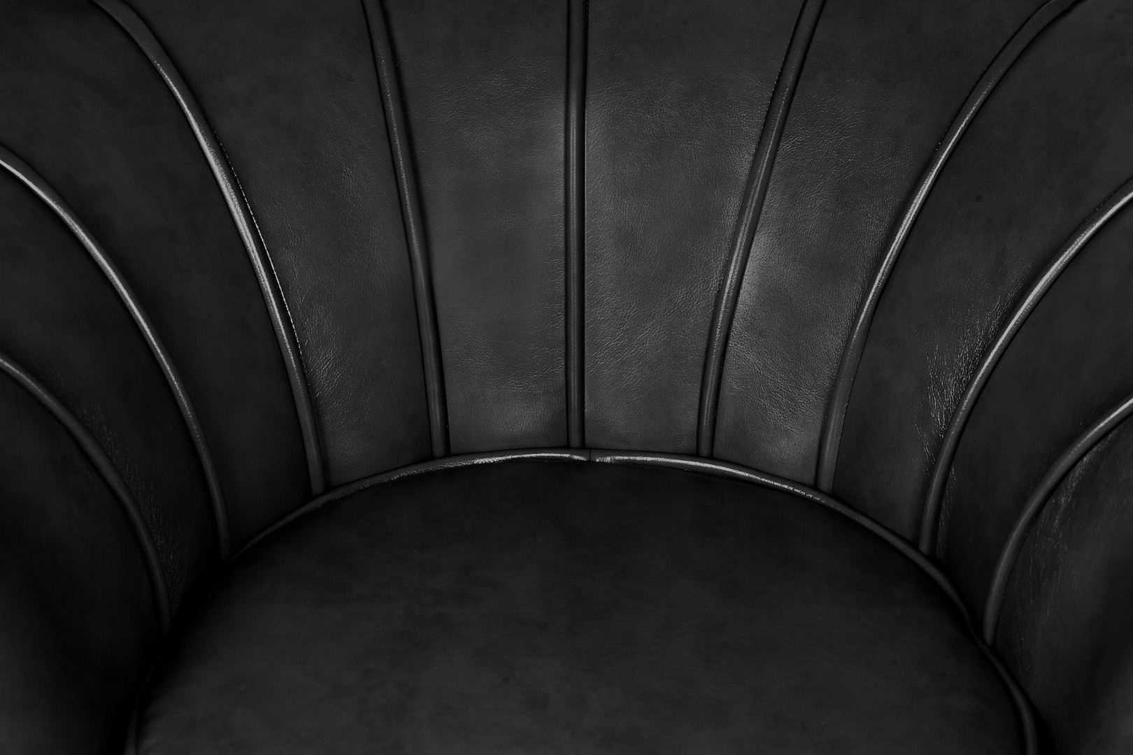 Низкое кресло ракушка Pearl Black V2 в интерьере в Москве Низкое кресло ракушка Pearl Black V2 в интерьере