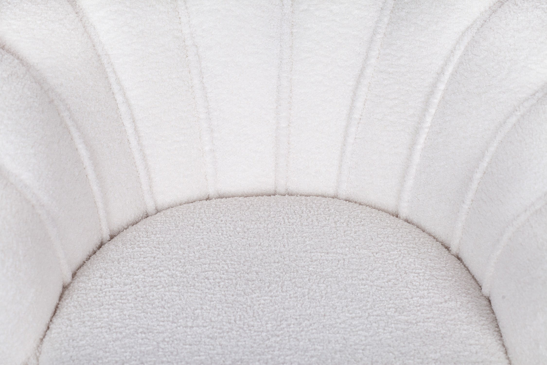 фото Низкое кресло ракушка Pearl цвет белый в интерьере в Санкт-Петербурге