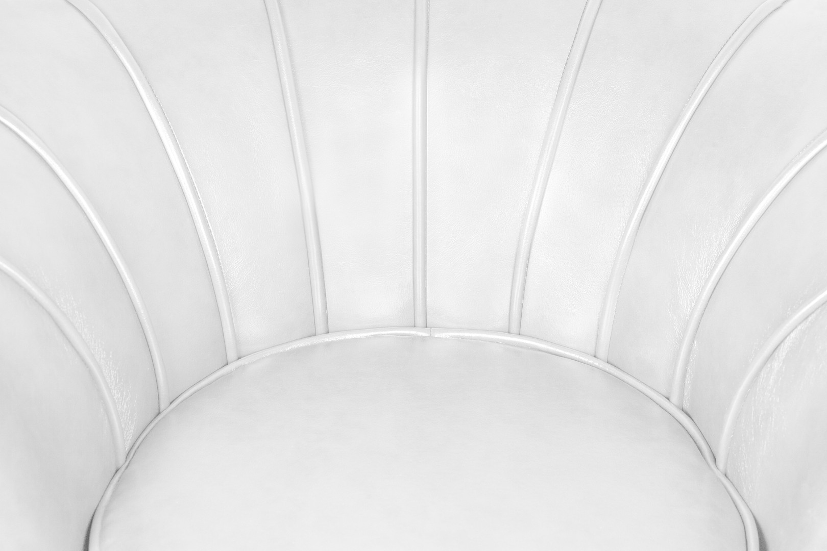 фото Низкое кресло ракушка Pearl White в Санкт-Петербурге