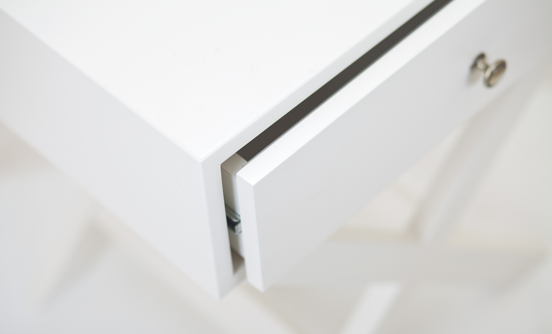 Дизайнерская тумба Tomas Ivory в интерьере