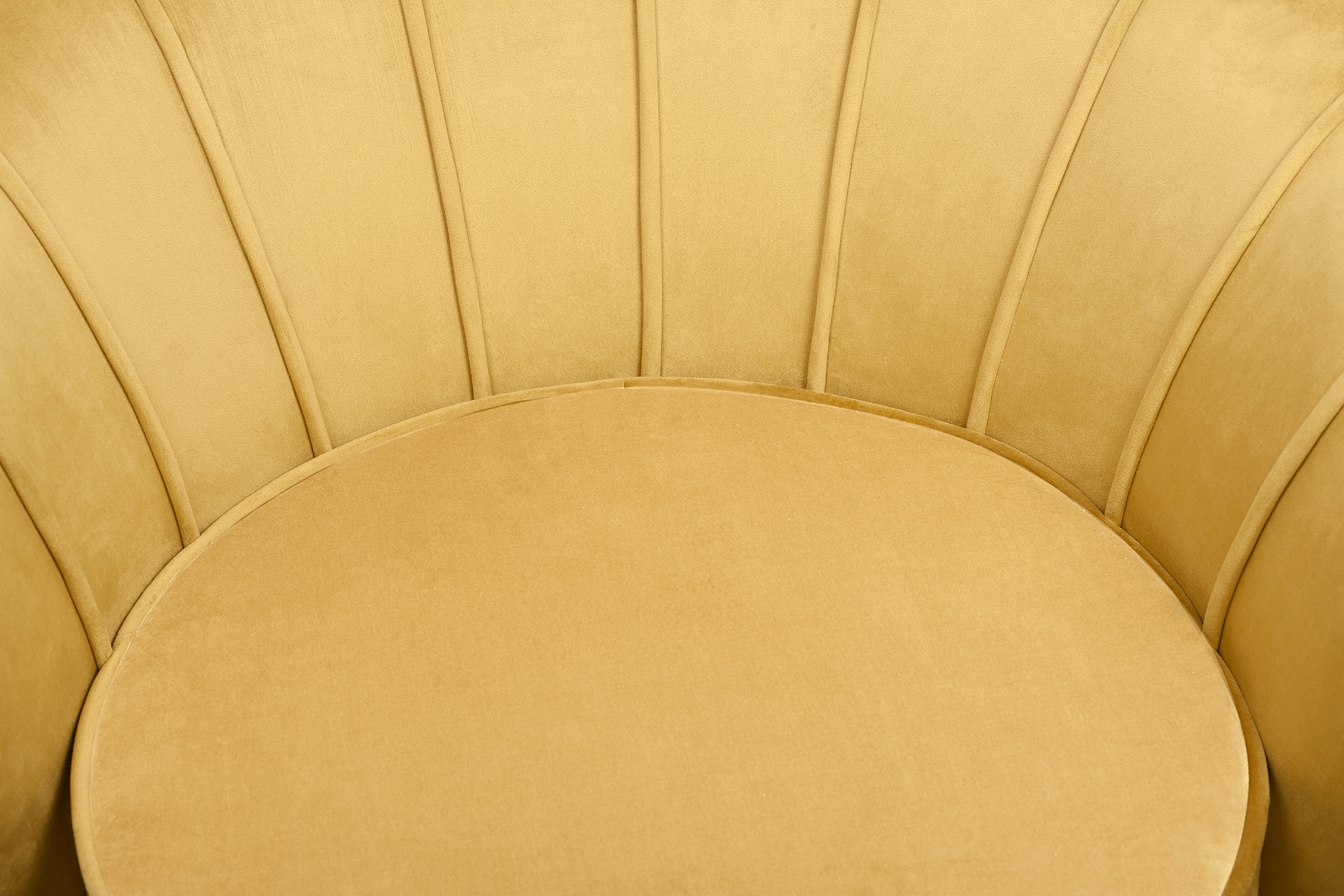 Низкое кресло ракушка Pearl Yellow в интерьере в Москве Низкое кресло ракушка Pearl Yellow в интерьере