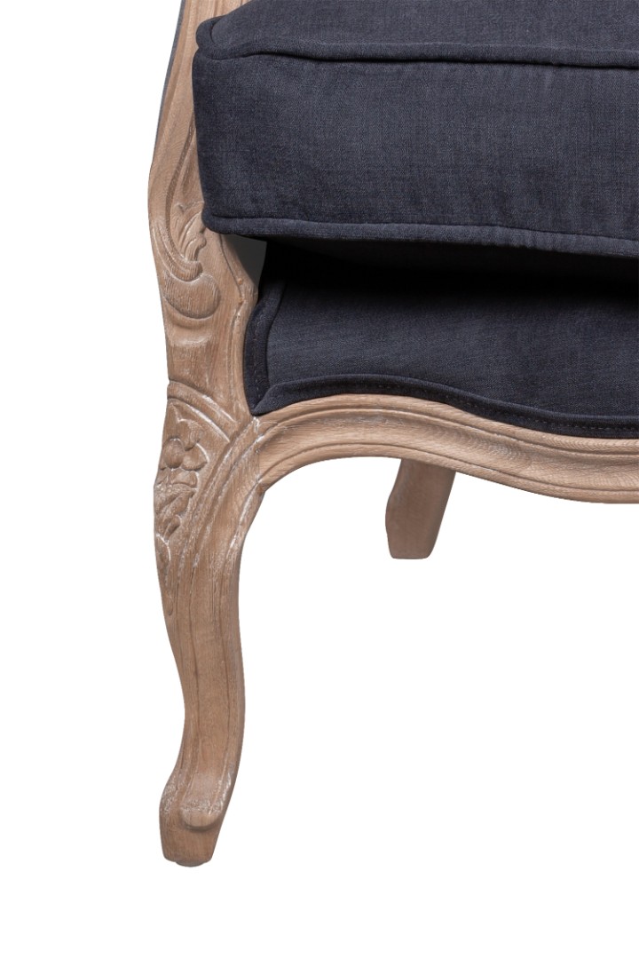 Мягкое кресло с подлокотниками Aldo Black в интерьере