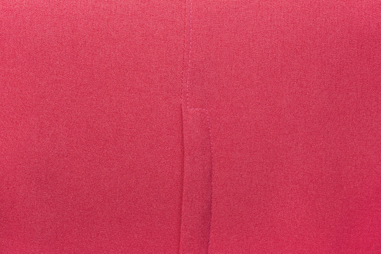 Низкое кресло Fuller Red V2 в интерьере