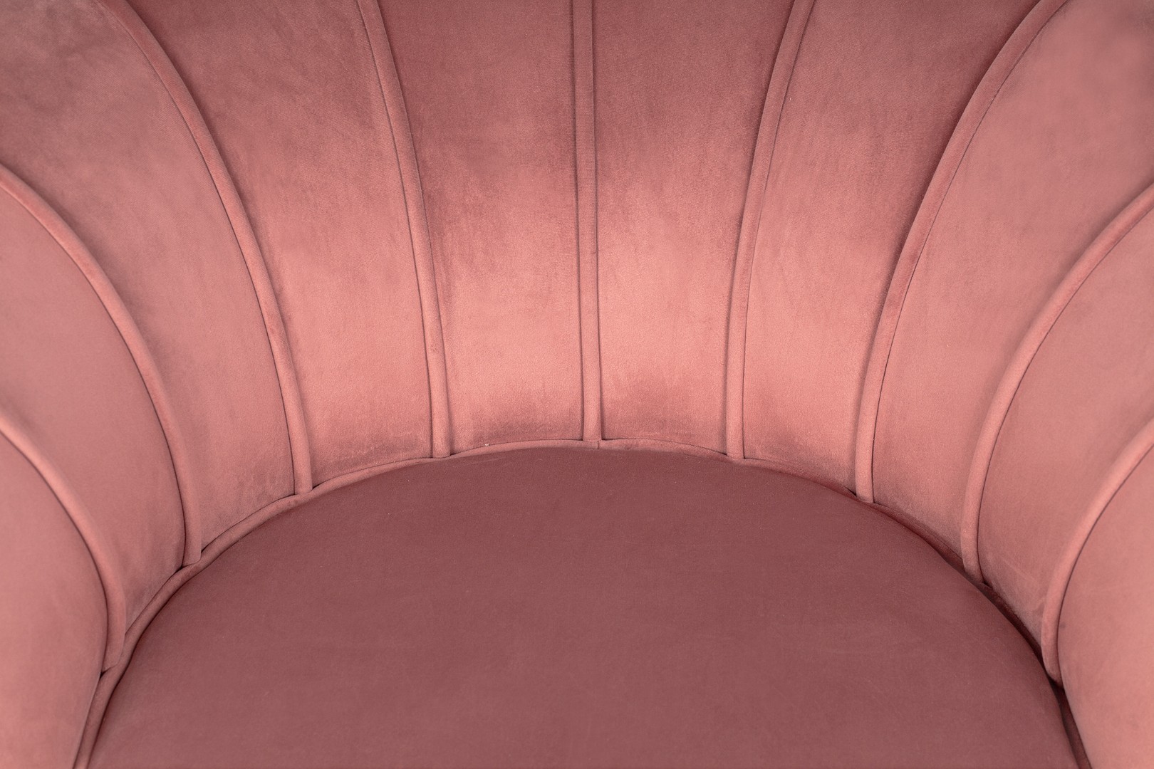 Низкое кресло Pearl Pink V3 в интерьере