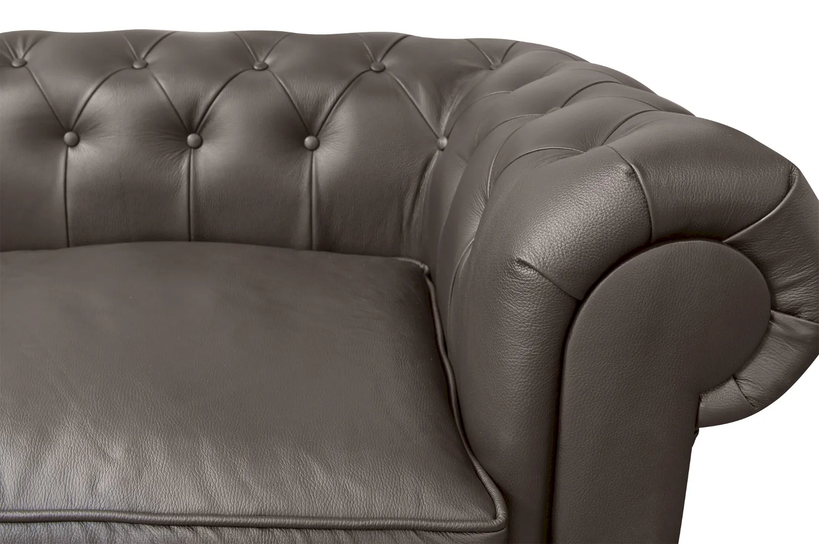 Диван из коричневой кожи Chesterfield Brown Leather 2S в интерьере