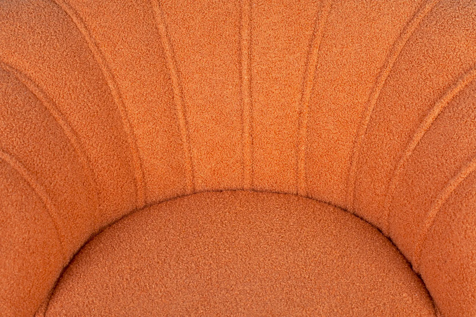 Низкое кресло ракушка Pearl Orange Boucle в интерьере в Москве Низкое кресло ракушка Pearl Orange Boucle в интерьере в Санкт-Петербурге