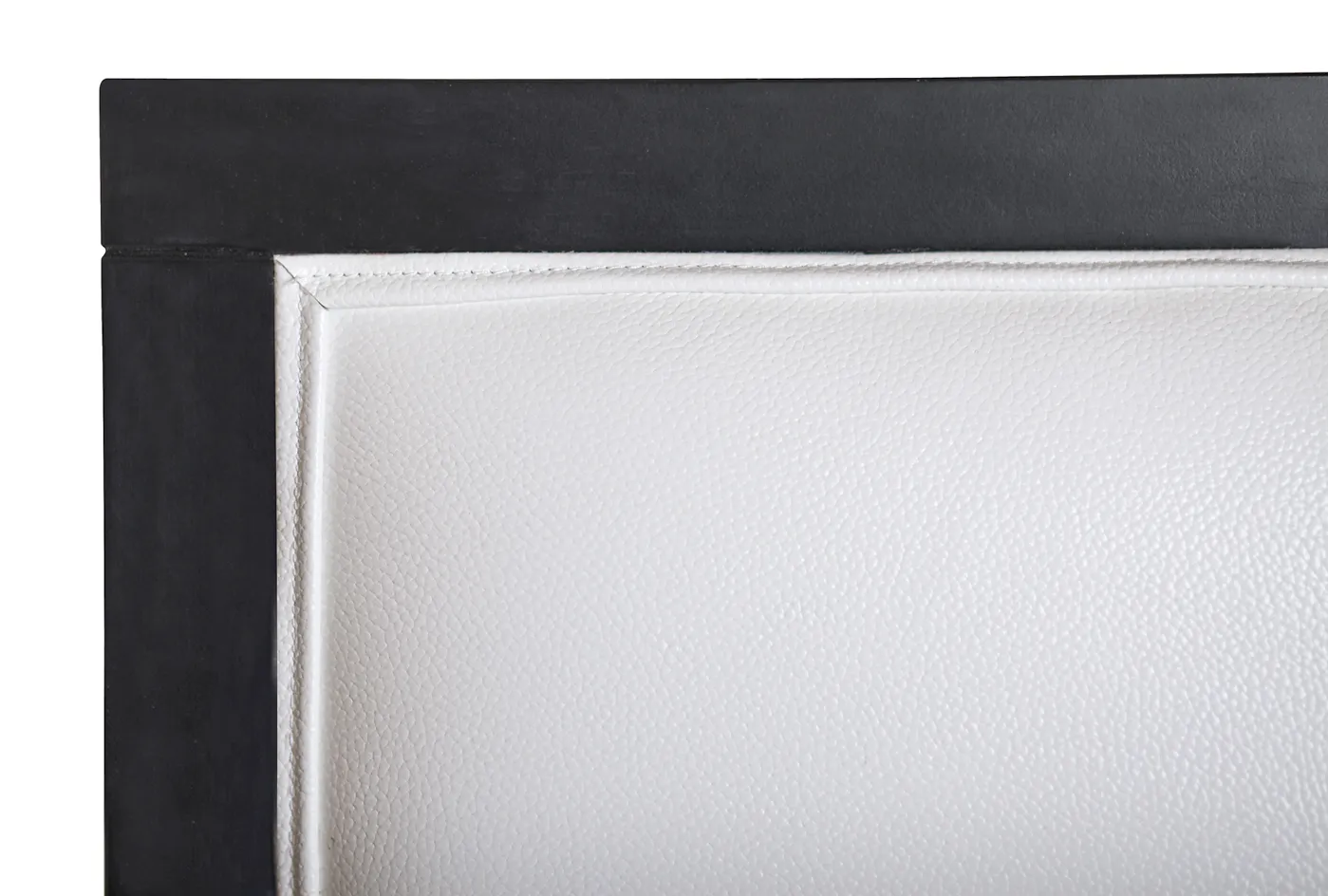 Классическое американское кресло Colin White Leather в интерьере в Москве Классическое американское кресло Colin White Leather в интерьере в Санкт-Петербурге