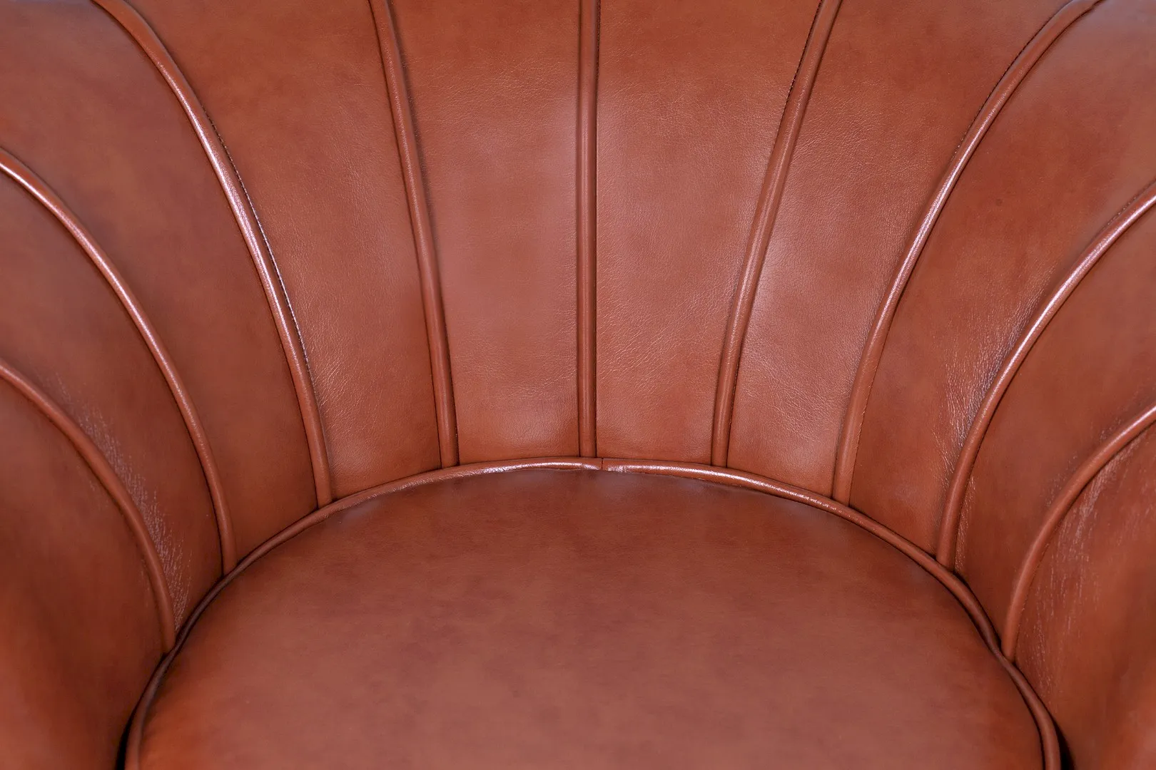 Низкое кресло ракушка Pearl Brown в интерьере в Москве Низкое кресло ракушка Pearl Brown в интерьере в Санкт-Петербурге