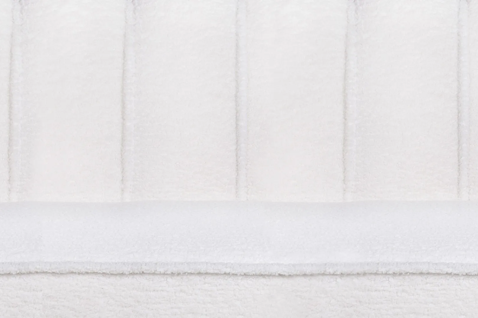 фото Двухместный диван Pearl Double Boucle на черных ножках в Москве фото Двухместный диван Pearl Double Boucle на черных ножках