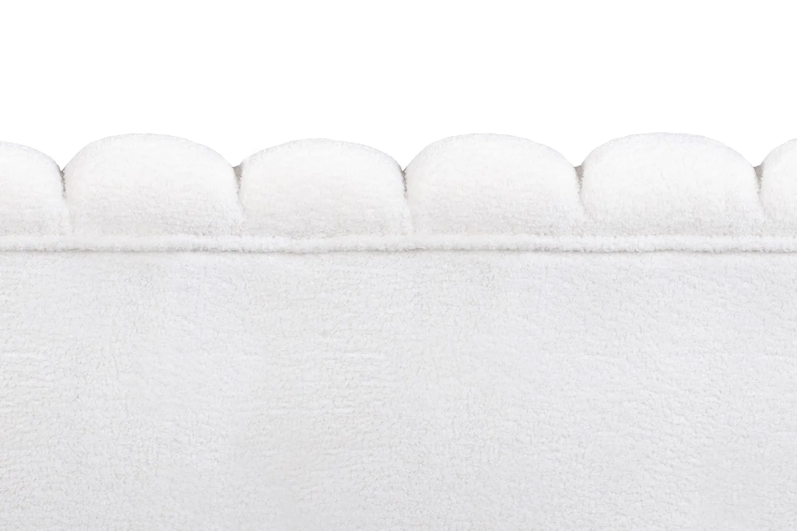 Двухместный диван Pearl Double Boucle на черных ножках в интерьере в Москве Двухместный диван Pearl Double Boucle на черных ножках в интерьере
