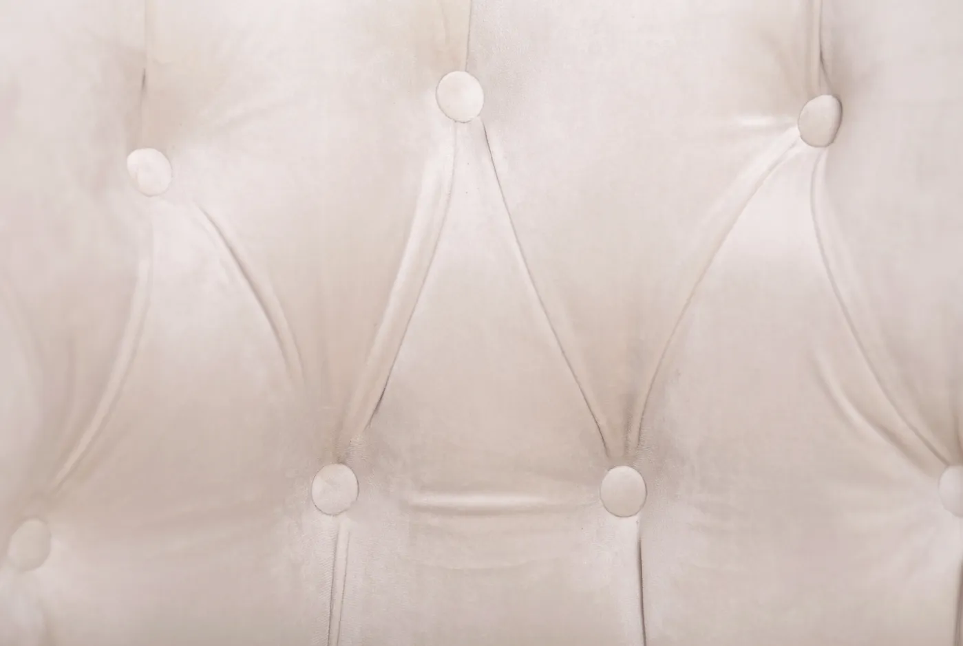 Низкое кресло Swaun Beige Velvet в интерьере в Москве Низкое кресло Swaun Beige Velvet в интерьере в Санкт-Петербурге