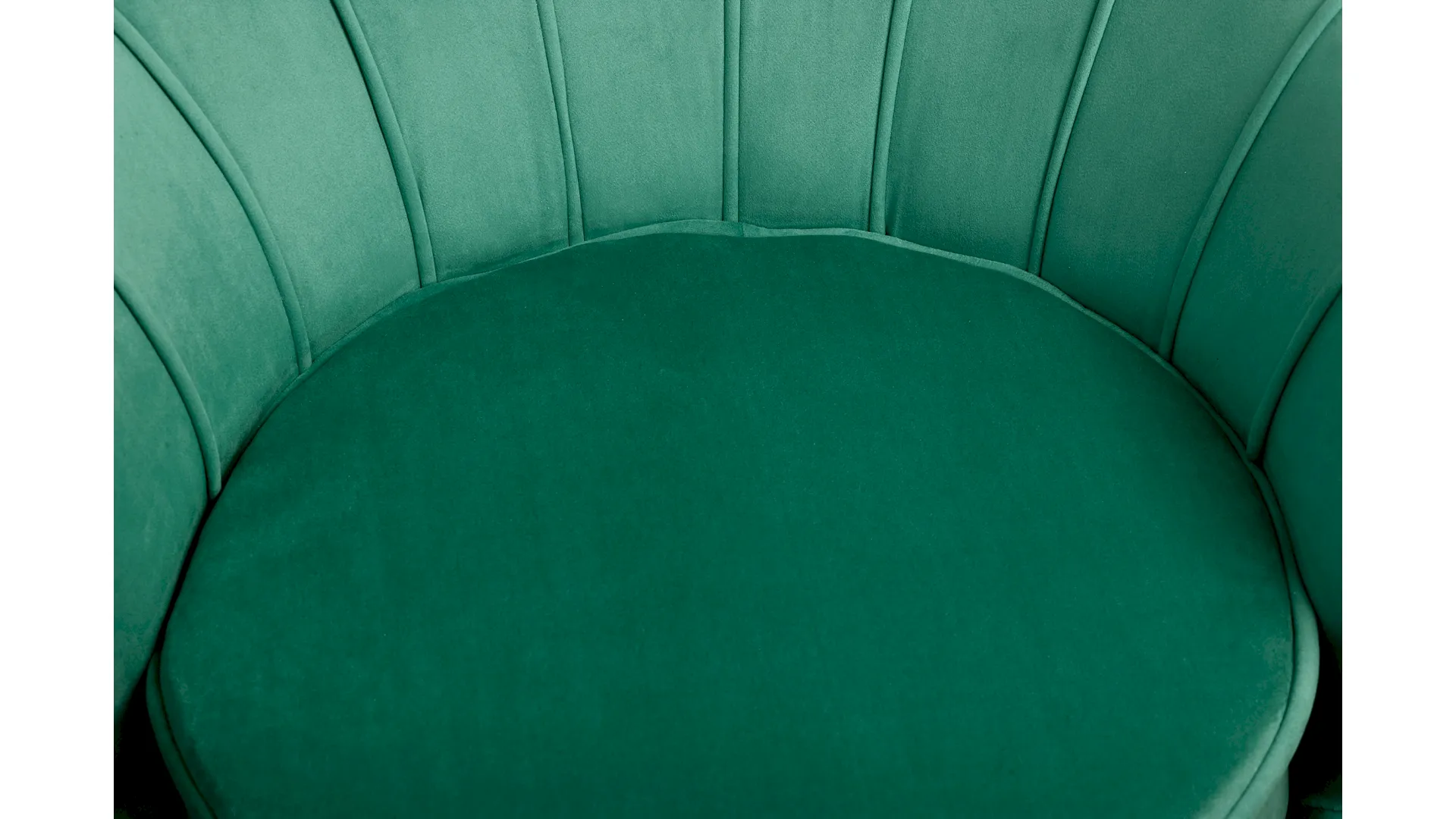 Низкое кресло ракушка Pearl Green V2 на черных ножках в интерьере в Москве Низкое кресло ракушка Pearl Green V2 на черных ножках в интерьере