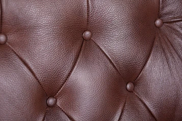 фото Кожаный дизайнерский диван Royal Sofa Brown в интерьере в Санкт-Петербурге