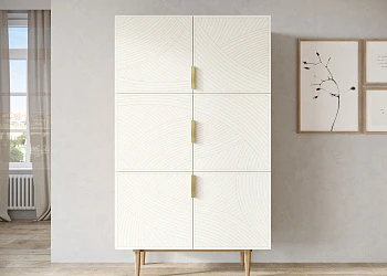 Большой комод с шестью дверками 