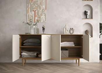 Комод с четырьмя дверками 