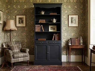 Книжный шкаф "Леонтина (Leontina)" в черном цвете арт ST9330BLK в интерьере в Санкт-Петербурге