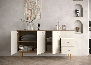 Комод с тремя дверками и ящиками 