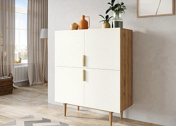 Большой комод с четырьмя дверками 