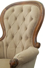 Классическое кресло Madre Light Brown в интерьере в Санкт-Петербурге
